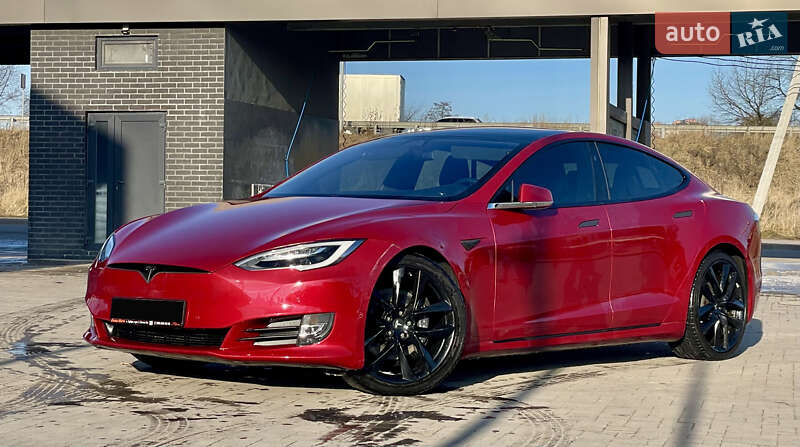 Ліфтбек Tesla Model S 2017 в Львові