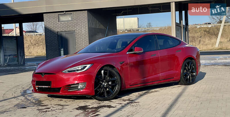 Ліфтбек Tesla Model S 2017 в Львові