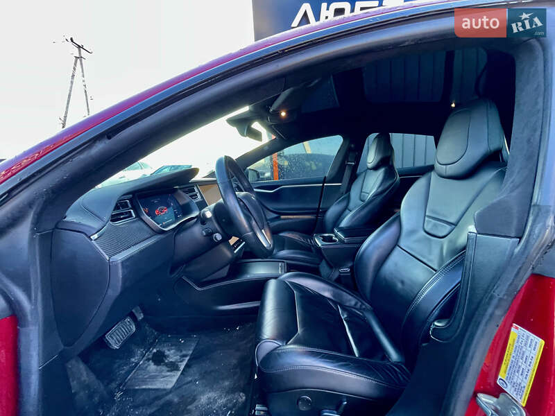 Ліфтбек Tesla Model S 2017 в Львові