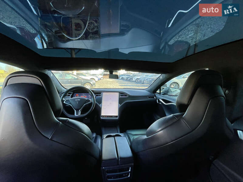Ліфтбек Tesla Model S 2017 в Львові