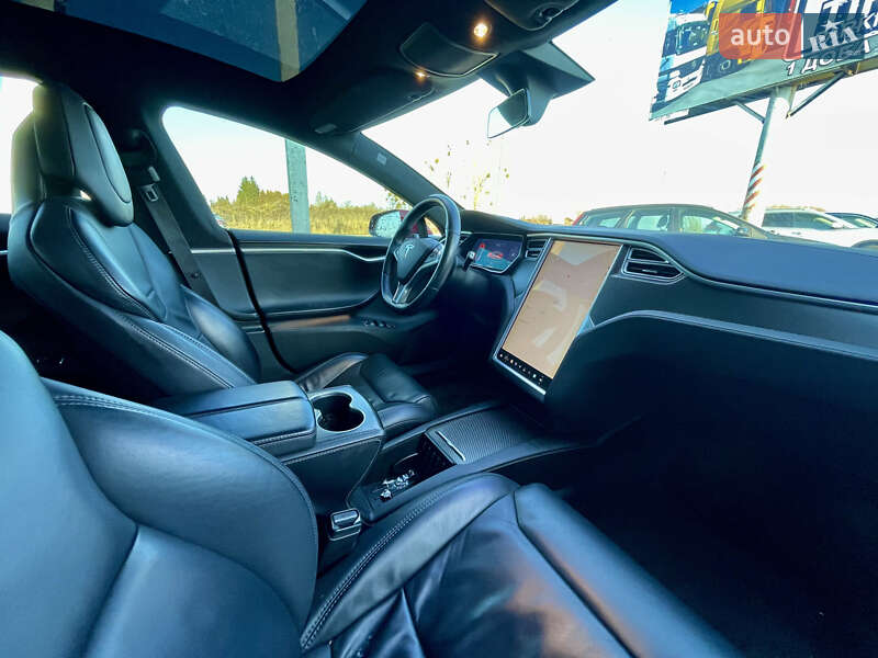Ліфтбек Tesla Model S 2017 в Львові