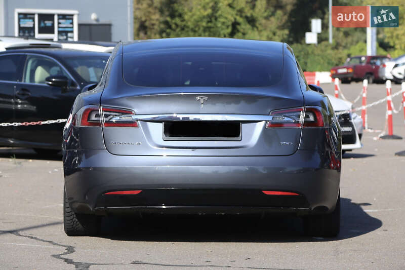 Лифтбек Tesla Model S 2018 в Киеве