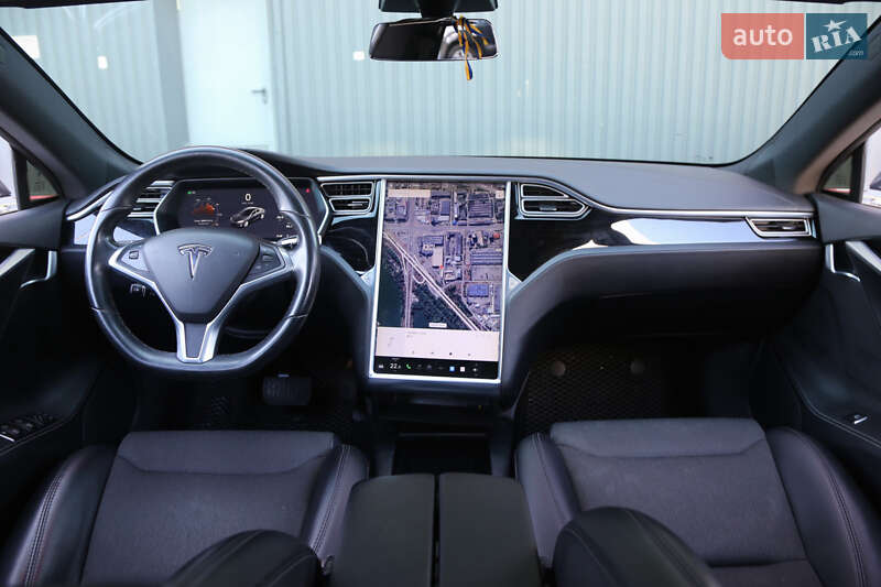 Лифтбек Tesla Model S 2018 в Киеве