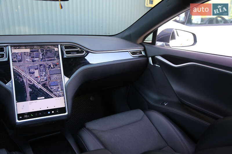 Лифтбек Tesla Model S 2018 в Киеве