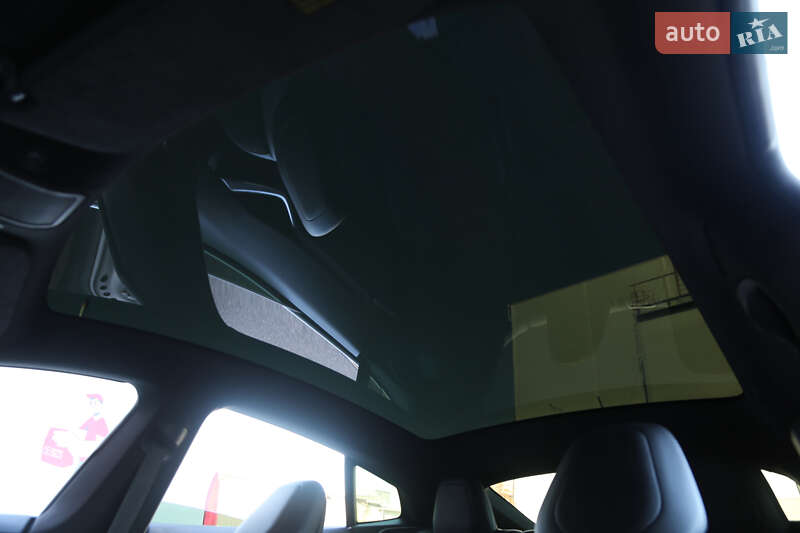 Лифтбек Tesla Model S 2018 в Киеве