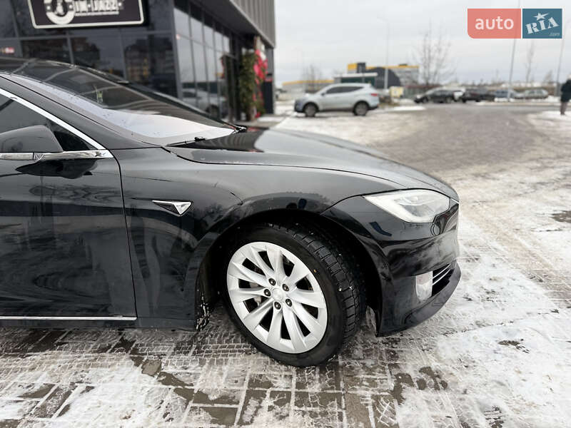 Лифтбек Tesla Model S 2017 в Киеве