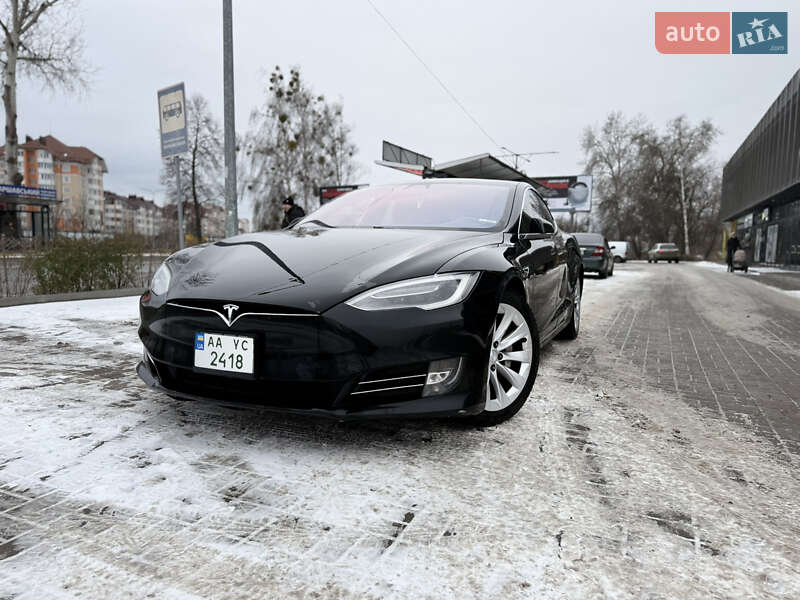 Лифтбек Tesla Model S 2017 в Киеве