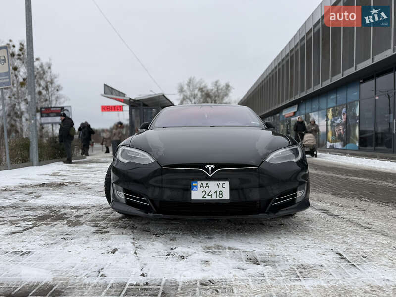 Лифтбек Tesla Model S 2017 в Киеве