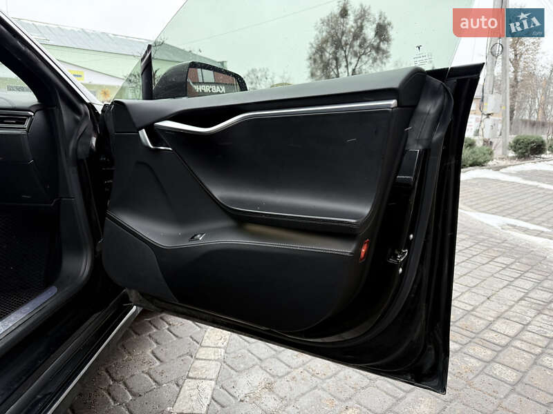 Лифтбек Tesla Model S 2017 в Киеве