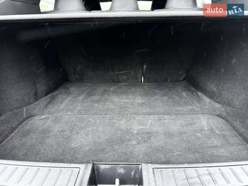 Лифтбек Tesla Model S 2017 в Киеве