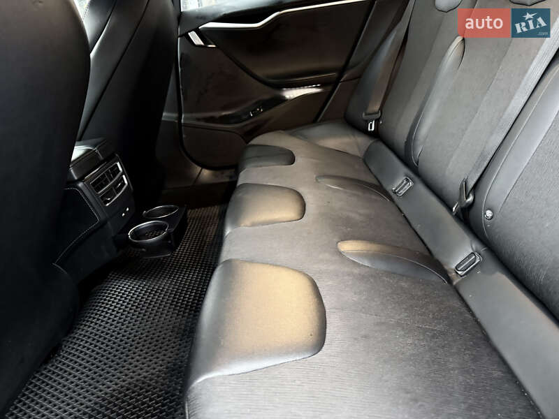 Лифтбек Tesla Model S 2017 в Киеве