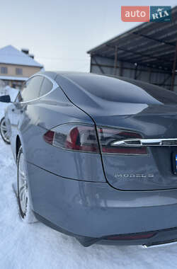 Ліфтбек Tesla Model S 2013 в Долині