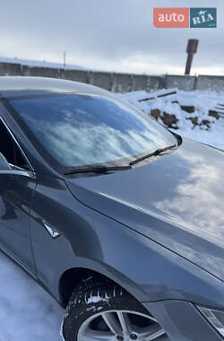Ліфтбек Tesla Model S 2013 в Долині