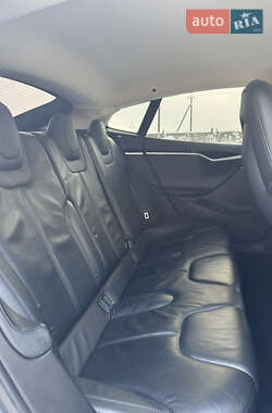 Ліфтбек Tesla Model S 2013 в Долині