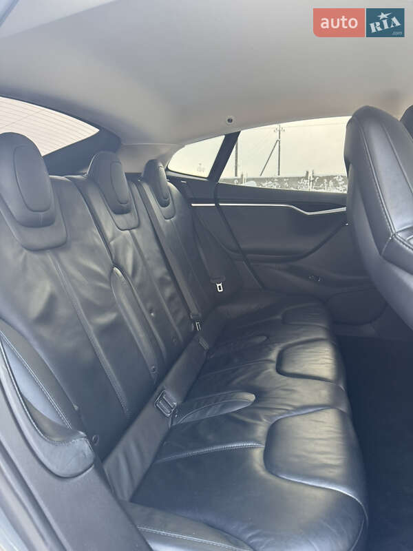 Лифтбек Tesla Model S 2013 в Долине фото 16 Лифтбек Tesla Model S 2013 в Долине