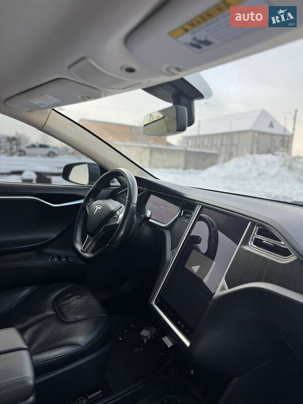 Лифтбек Tesla Model S 2013 в Долине