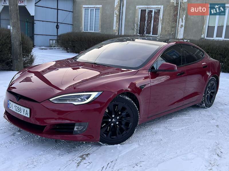 Лифтбек Tesla Model S 2017 в Черновцах