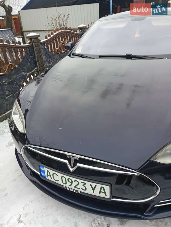 Лифтбек Tesla Model S 2013 в Нововолынске