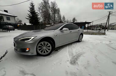 Лифтбек Tesla Model S 2017 в Львове