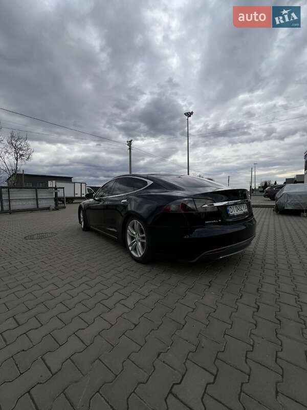 Лифтбек Tesla Model S 2013 в Черновцах