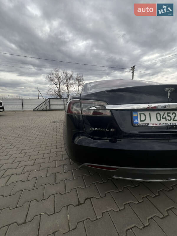 Лифтбек Tesla Model S 2013 в Черновцах