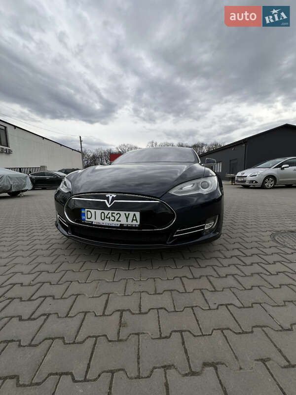 Лифтбек Tesla Model S 2013 в Черновцах