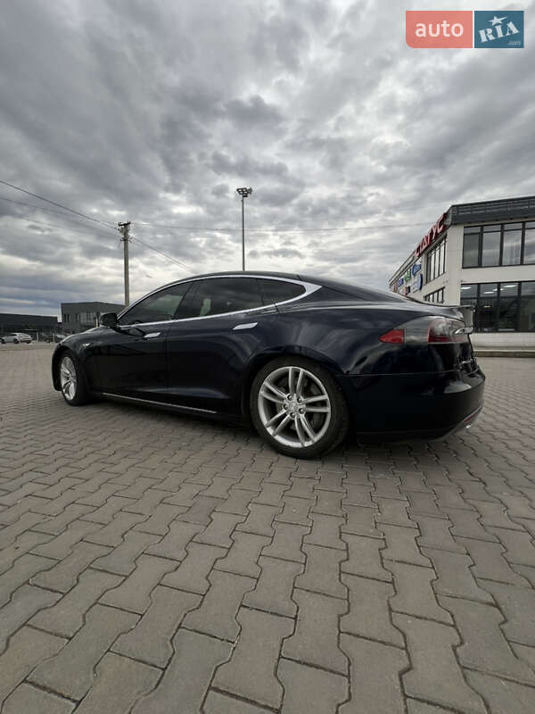Лифтбек Tesla Model S 2013 в Черновцах