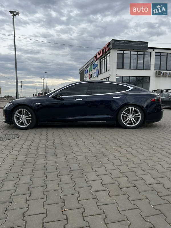 Лифтбек Tesla Model S 2013 в Черновцах