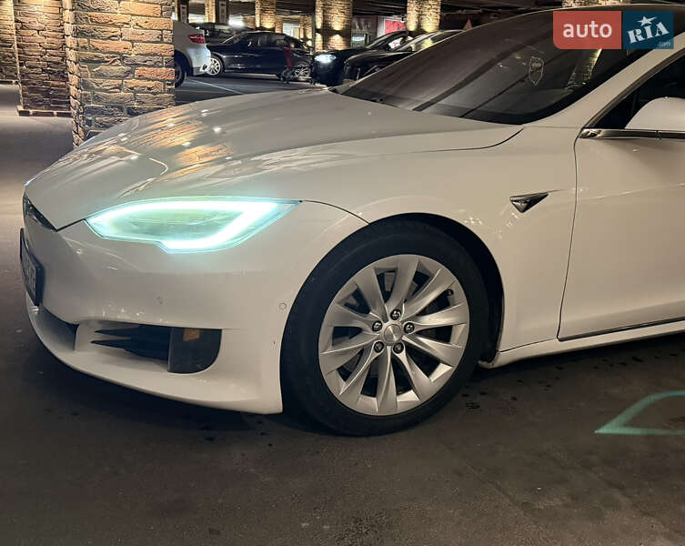Ліфтбек Tesla Model S 2017 в Одесі фото 6 Ліфтбек Tesla Model S 2017 в Одесі