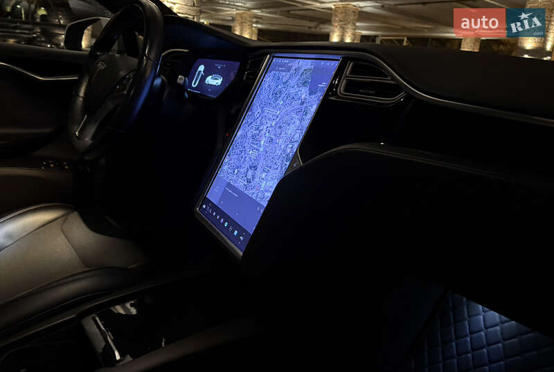 Ліфтбек Tesla Model S 2017 в Одесі фото 20 Ліфтбек Tesla Model S 2017 в Одесі