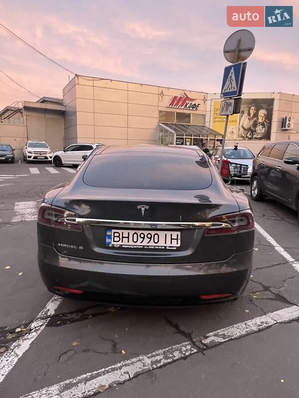 Лифтбек Tesla Model S 2016 в Одессе