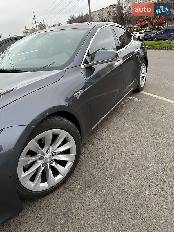 Лифтбек Tesla Model S 2016 в Одессе