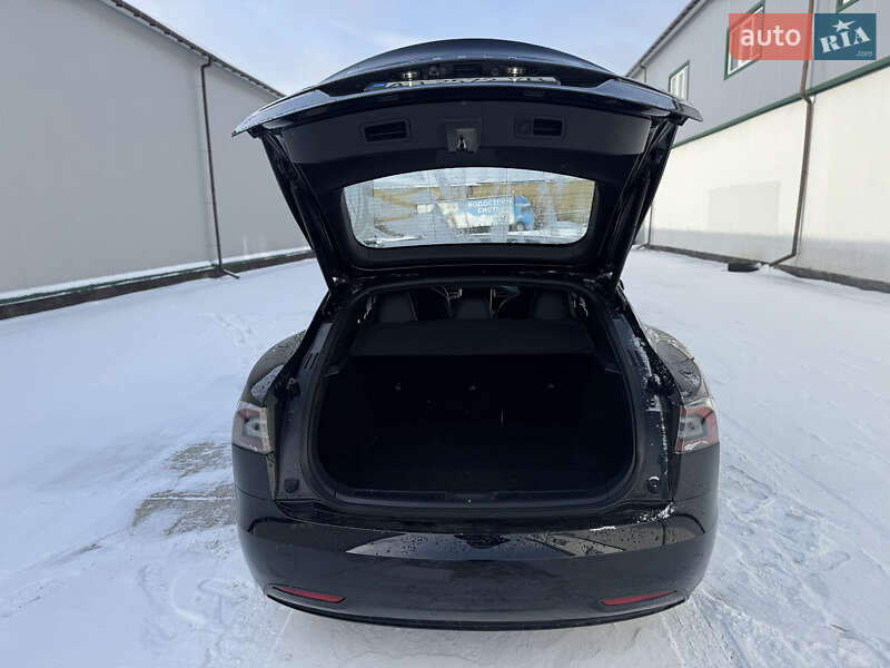 Ліфтбек Tesla Model S 2017 в Вінниці