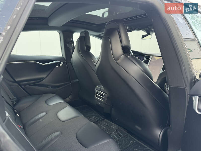 Ліфтбек Tesla Model S 2017 в Вінниці