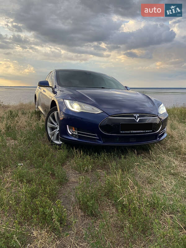 Ліфтбек Tesla Model S 2015 в Обухові