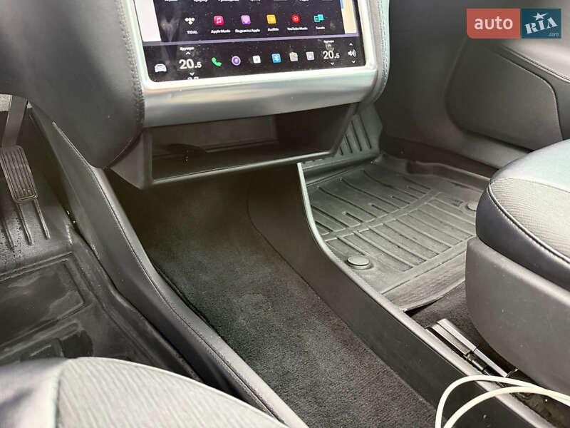 Лифтбек Tesla Model S 2013 в Луцке