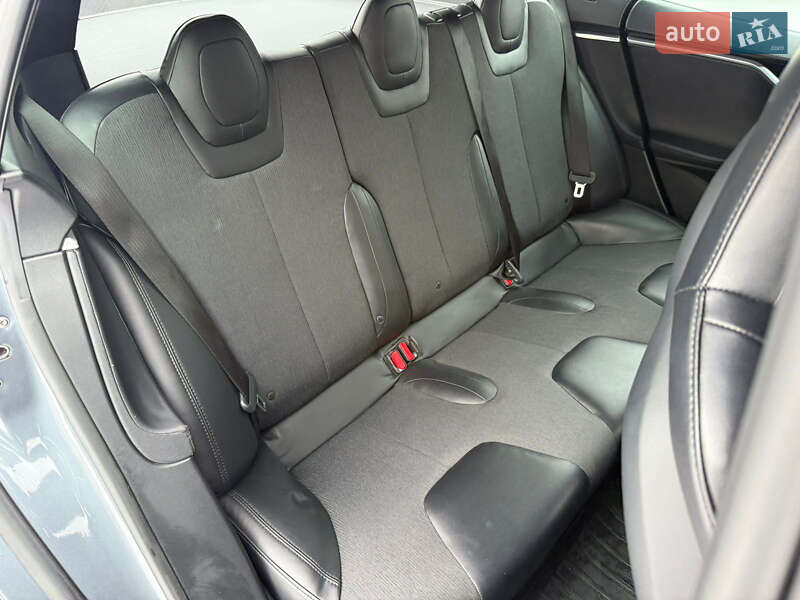 Лифтбек Tesla Model S 2013 в Луцке