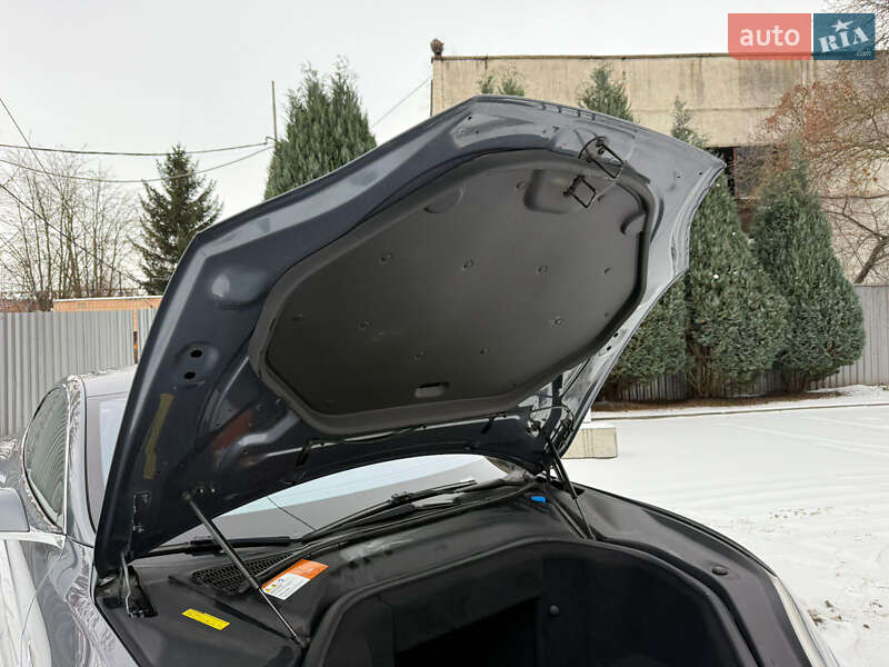 Лифтбек Tesla Model S 2013 в Луцке