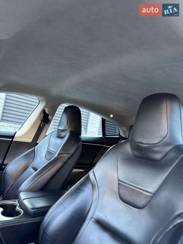 Лифтбек Tesla Model S 2015 в Ровно