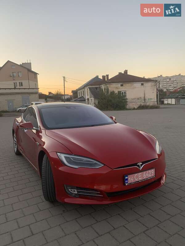 Лифтбек Tesla Model S 2016 в Львове