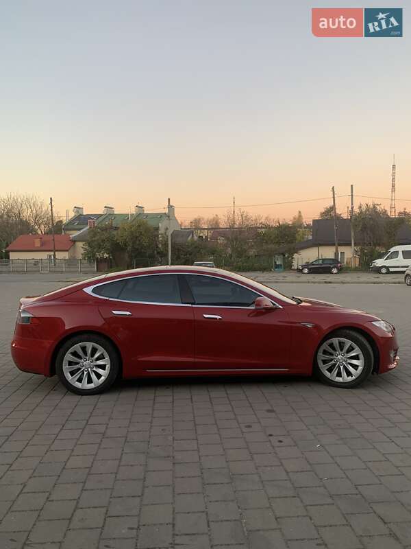 Лифтбек Tesla Model S 2016 в Львове
