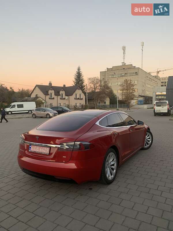 Лифтбек Tesla Model S 2016 в Львове