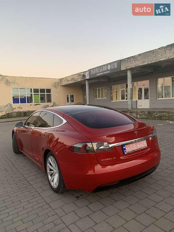 Лифтбек Tesla Model S 2016 в Львове