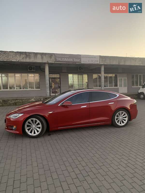 Лифтбек Tesla Model S 2016 в Львове