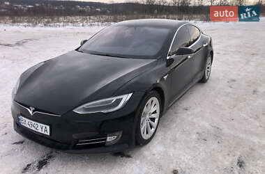 Лифтбек Tesla Model S 2017 в Виннице