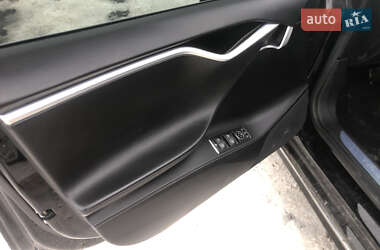 Лифтбек Tesla Model S 2017 в Виннице