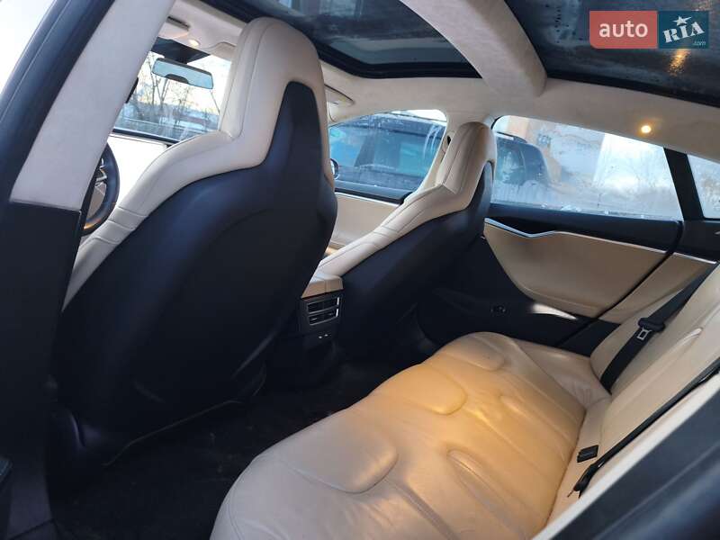 Лифтбек Tesla Model S 2016 в Сквире