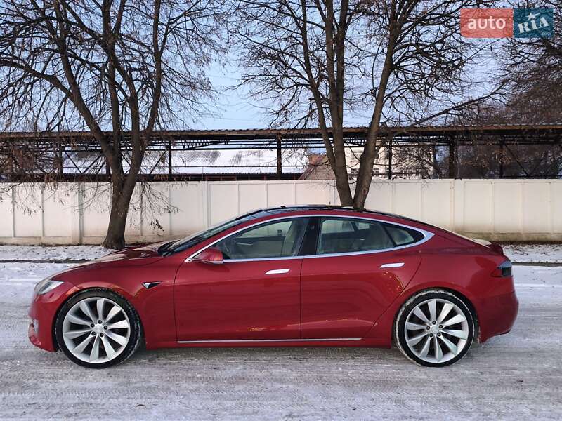 Лифтбек Tesla Model S 2016 в Сквире
