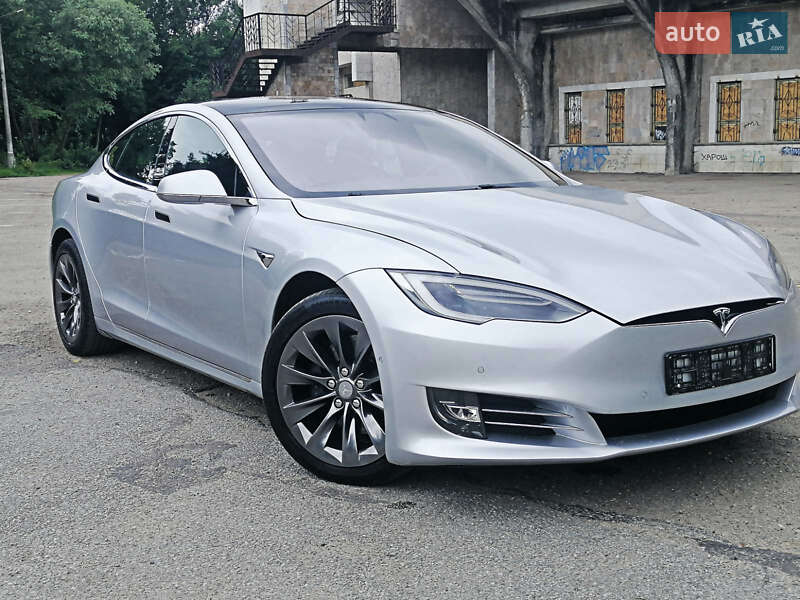 Лифтбек Tesla Model S 2017 в Ивано-Франковске