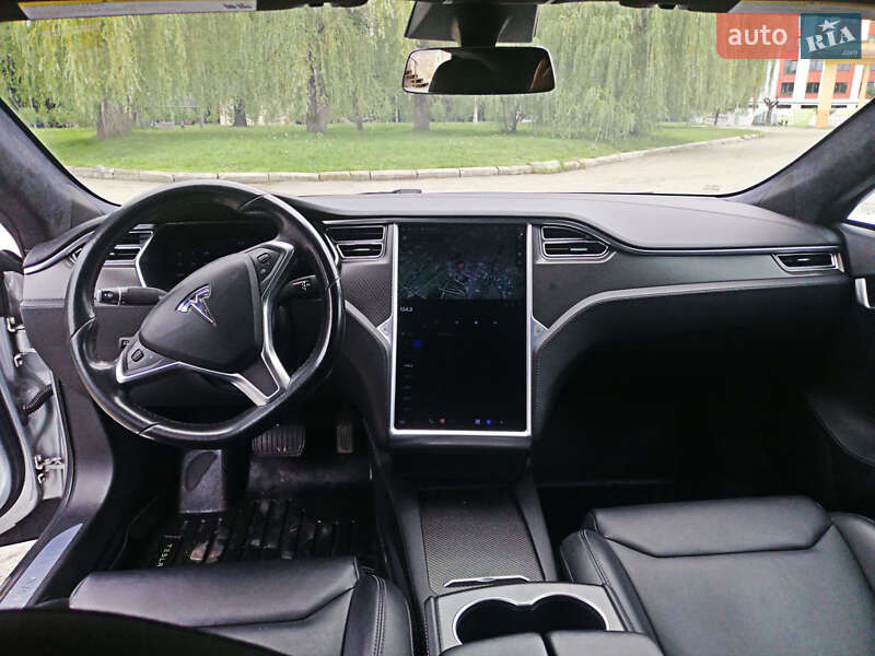 Лифтбек Tesla Model S 2017 в Ивано-Франковске